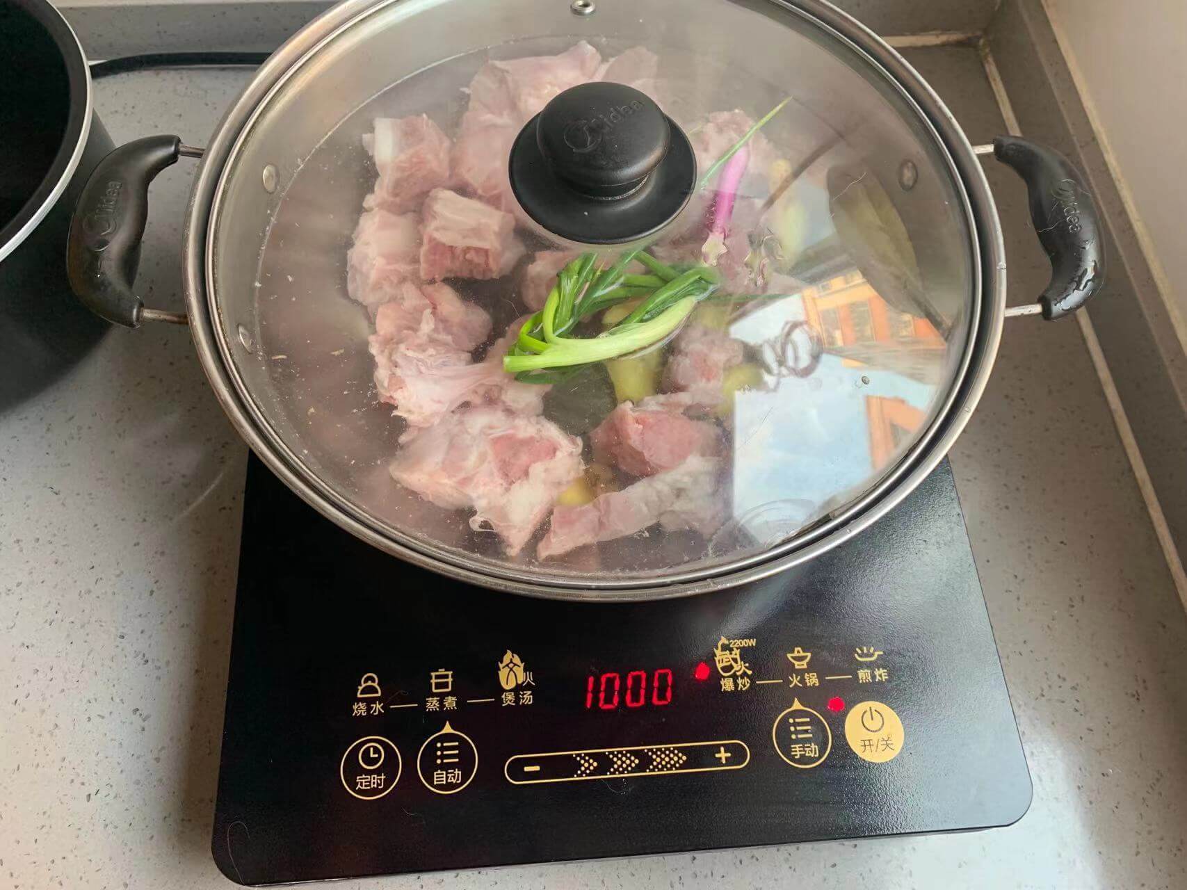 准备焯排骨