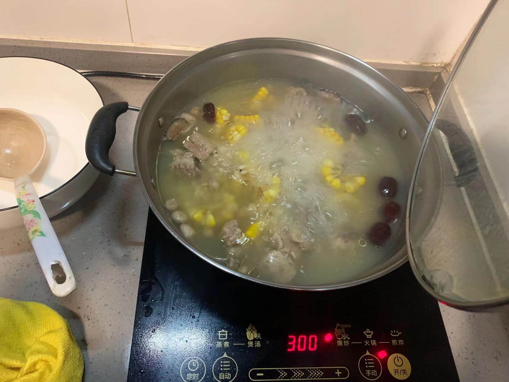 用汤锅煨