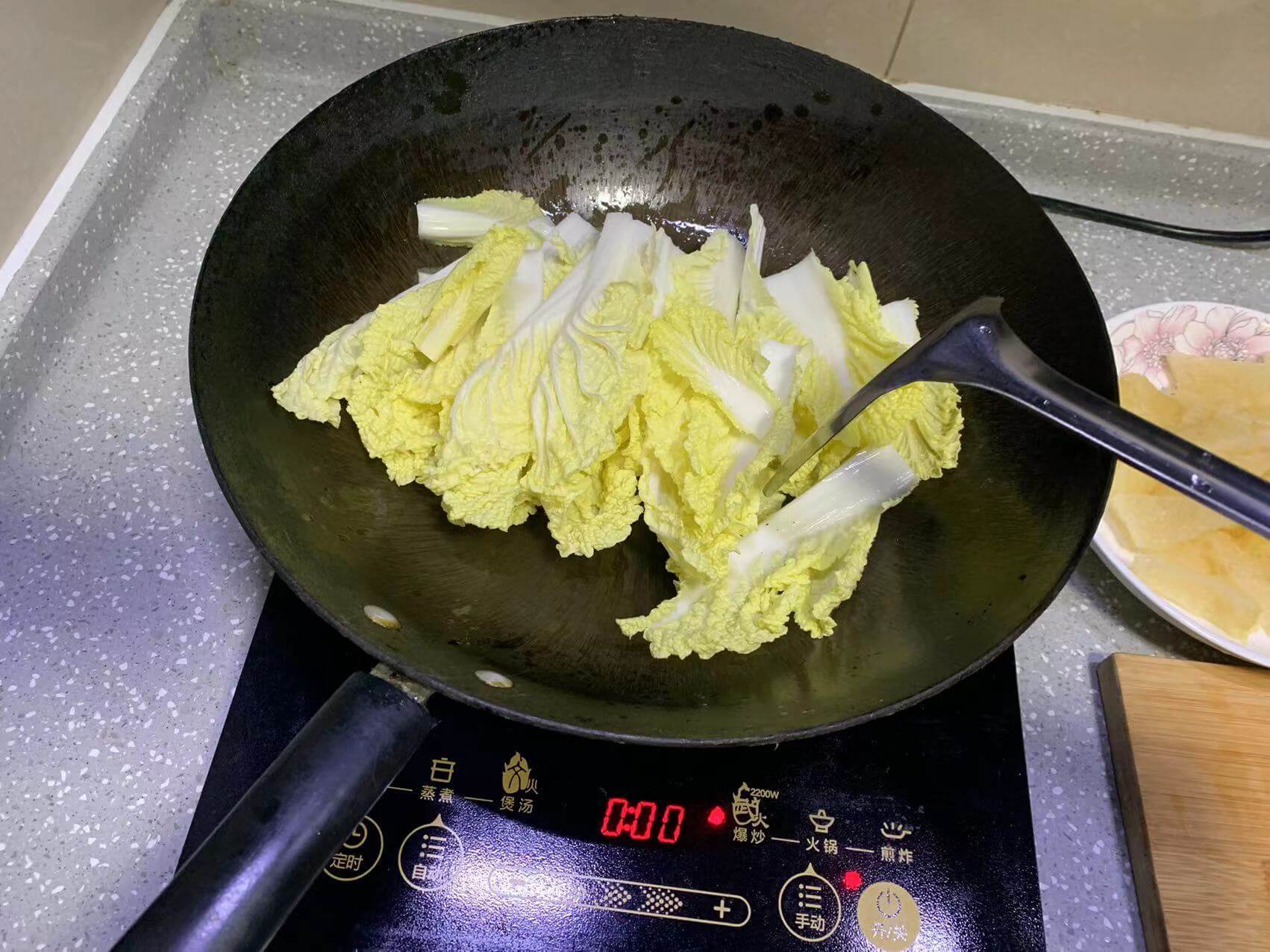 翻炒娃娃菜