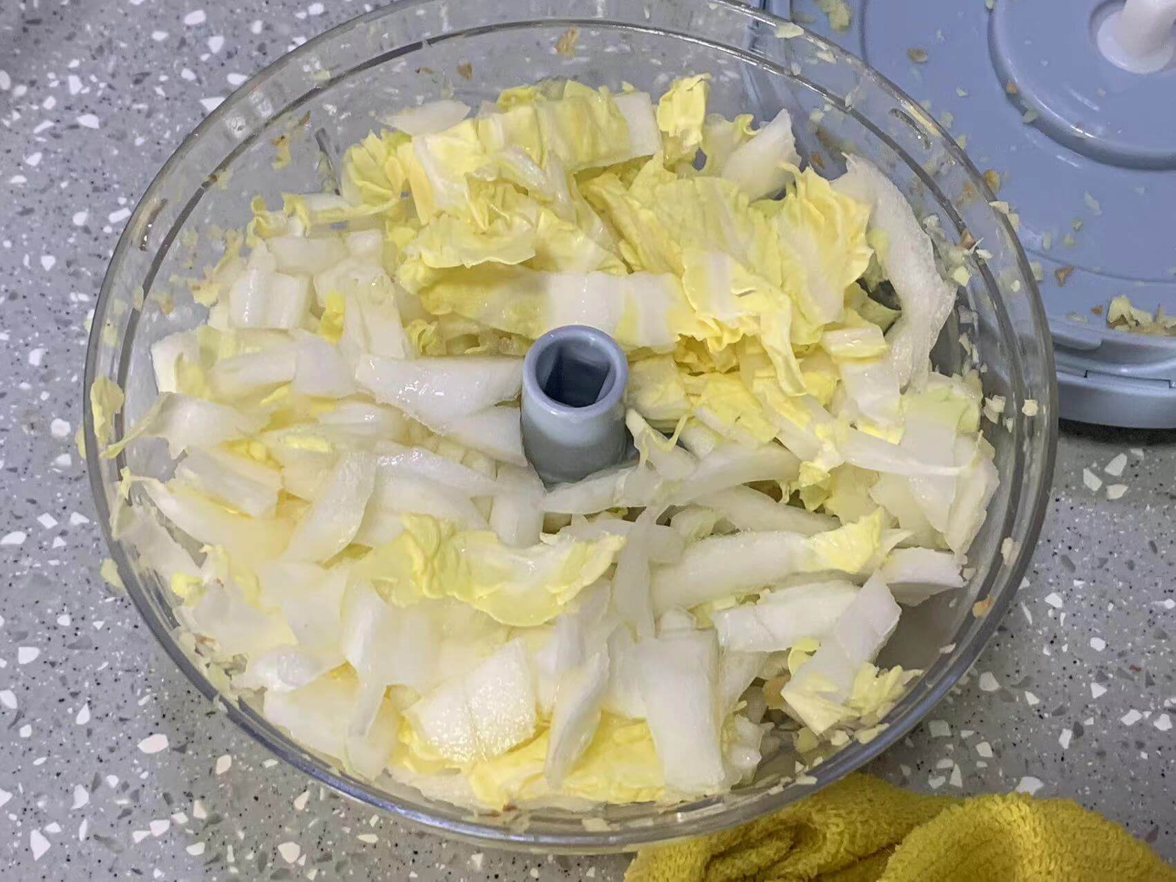 放到拉蒜器里